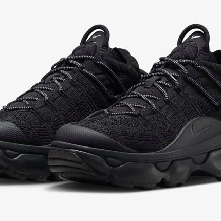 FD2110-005 Nike Women's Air Max Flyknit Venture Black Metallic Silver (Women's)