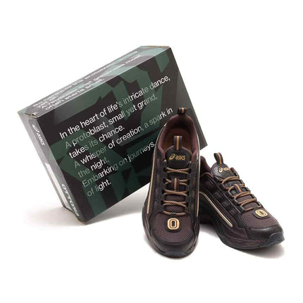 1203A643-200 OTTO 958 Asics Protoblast-CMLVIII Dark Brown Pure Gold (Men's)