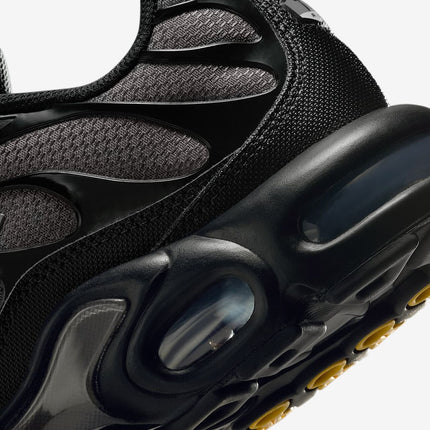 DM0032-018 Nike Air Max Plus Black Dark Smoke Grey (Men's)