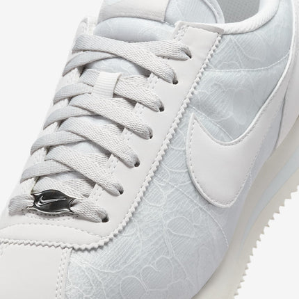 HM8286-001 Nike Cortez Platinum Tint Floral (Women's)