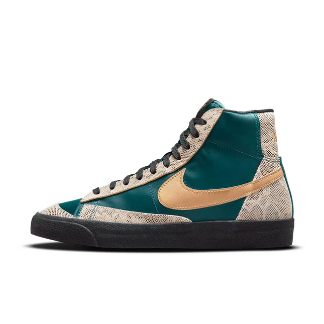 DM6176-393 Nike  Blazer mid Lucha Libre (Women's)