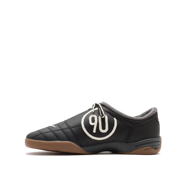 IH2314-002 Nike Total 90 III SP Black Gum (Women's)