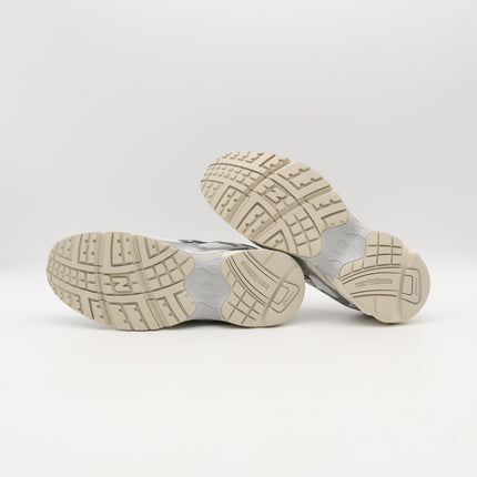 ML725CG New Balance 725 White Black (Men's)