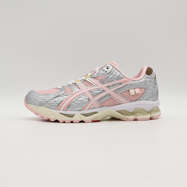 1203A865-702 VANDY THE PINK atmos Asics Gel-Nimbus 10.1 Strawberry Cream (Men's)