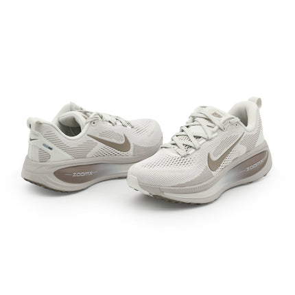 HM6804-003 Nike  Vomero 18 Light Bone Phantom College Grey Mink Brown (Women's)